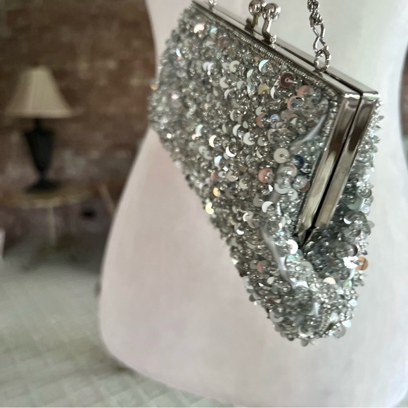 La Regale Bag Silver Sequin Mini Crossbody Purse Evening Cocktail Occasion - Picture 7 of 13